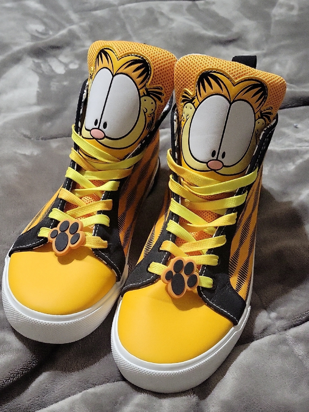 Garfield Graphic High-Top Sneakers - Yellow